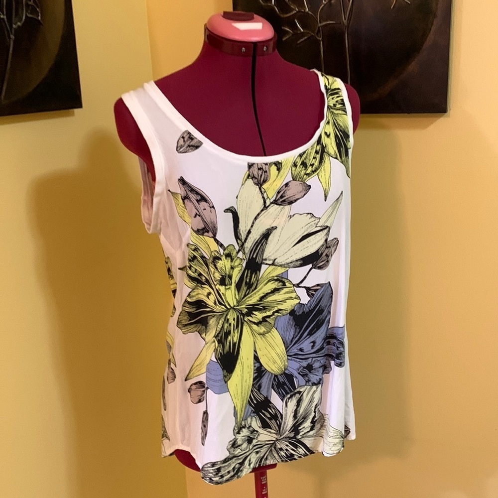 Le Chateau Large Flower Print Sleeveless Tank Top Blouse Shell Top
